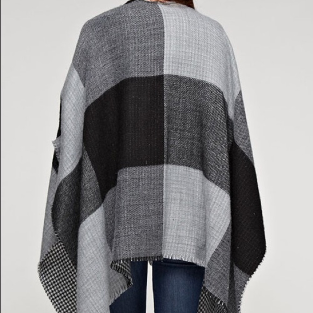 Reversible Gray Color Block Herringbone Poncho - Picture 6 of 7